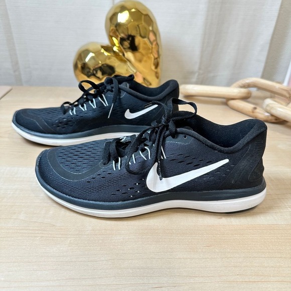 Nike Flex Running Shoes Lightweight Athletic‎ Black White US 6 - Picture 1 of 6